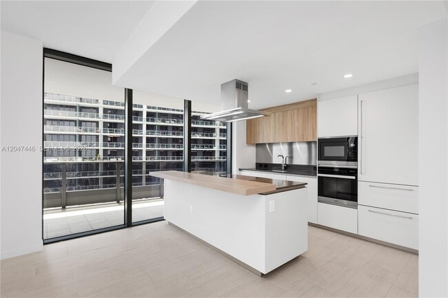 Building Photo - 1000 Brickell Plaza