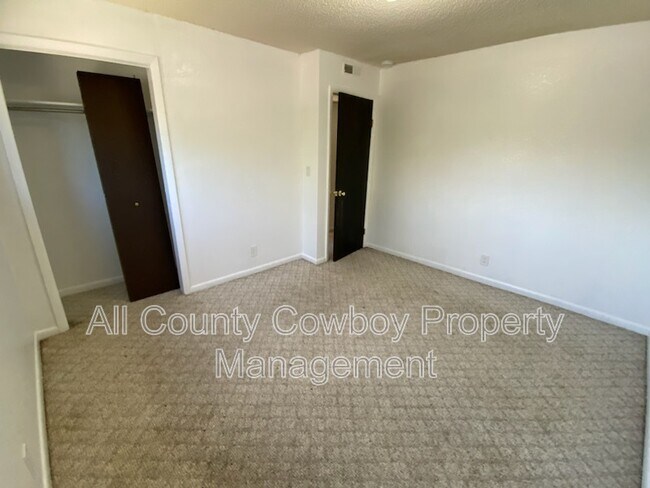 Building Photo - 267 N 8th St