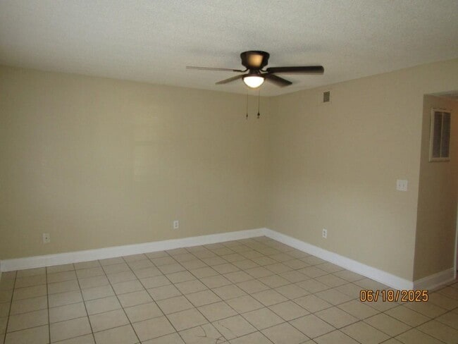 Building Photo - 4150 Horseshoe Rd N