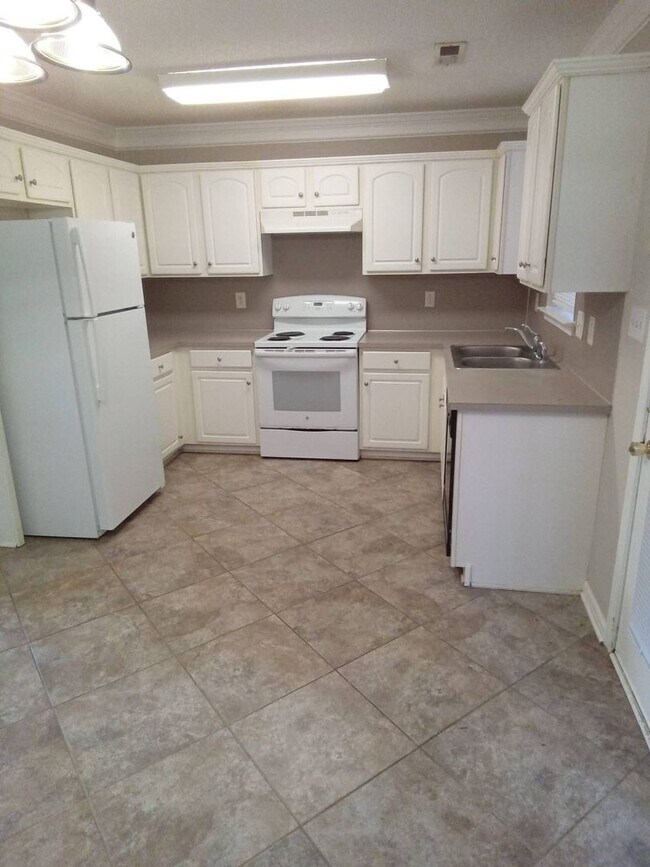 Building Photo - Great Home Close To Historical Downtown Matthews!