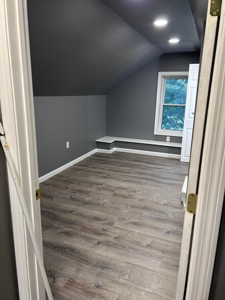 Building Photo - 53 Main St