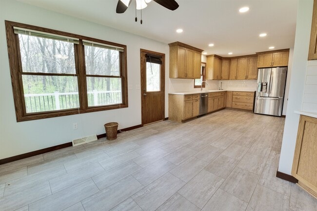 Building Photo - 1870 Sand Ridge Ct