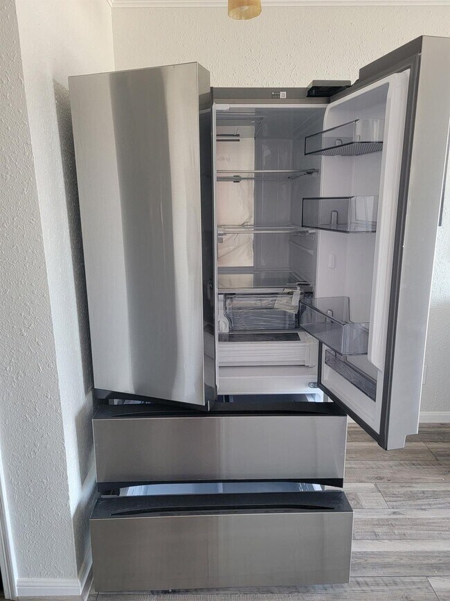 Building Photo - 6300 Seawall Blvd