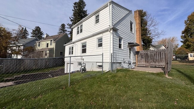 Building Photo - 120 Garden St