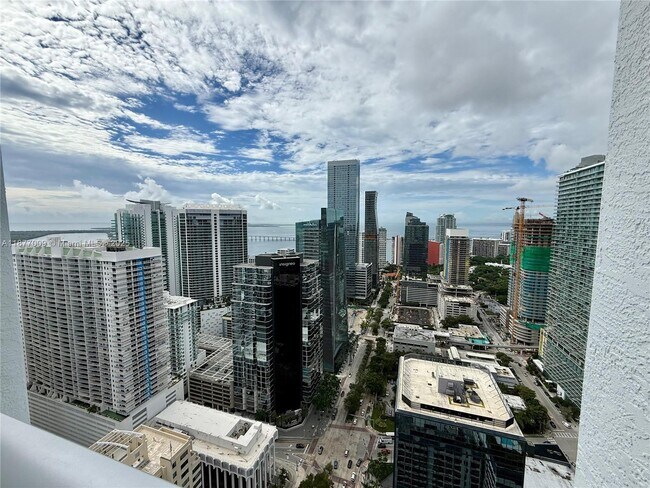 Building Photo - 1060 Brickell Ave