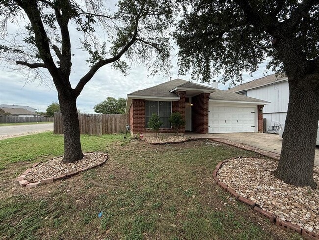 Building Photo - 916 Whitehall Dr