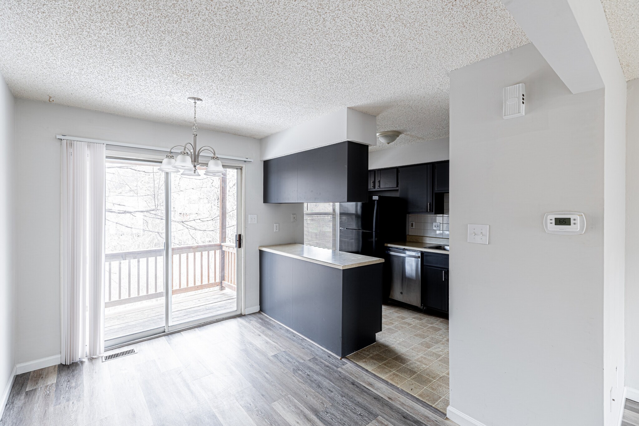 Building Photo - 2282 Highland Hill Dr