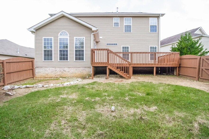 Building Photo - 413 Creekside Ln