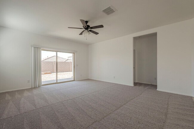 Building Photo - Gorgeous 4 Bed / 2 Bath Home – Move-In Rea...