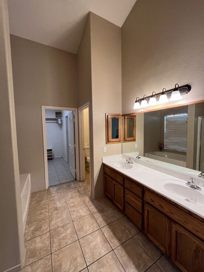 Building Photo - 3 BEDROOM HOME IN FALLS RANCH!