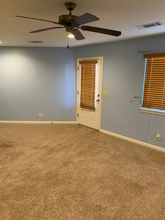 Building Photo - 5 Bd 4.5 Ba Country Home