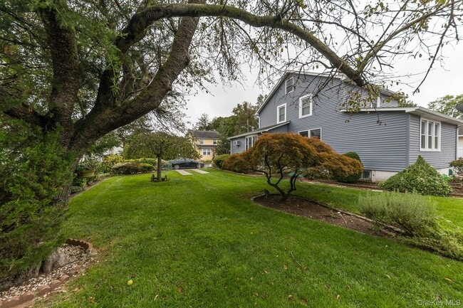 Building Photo - 5 Lewis Pl