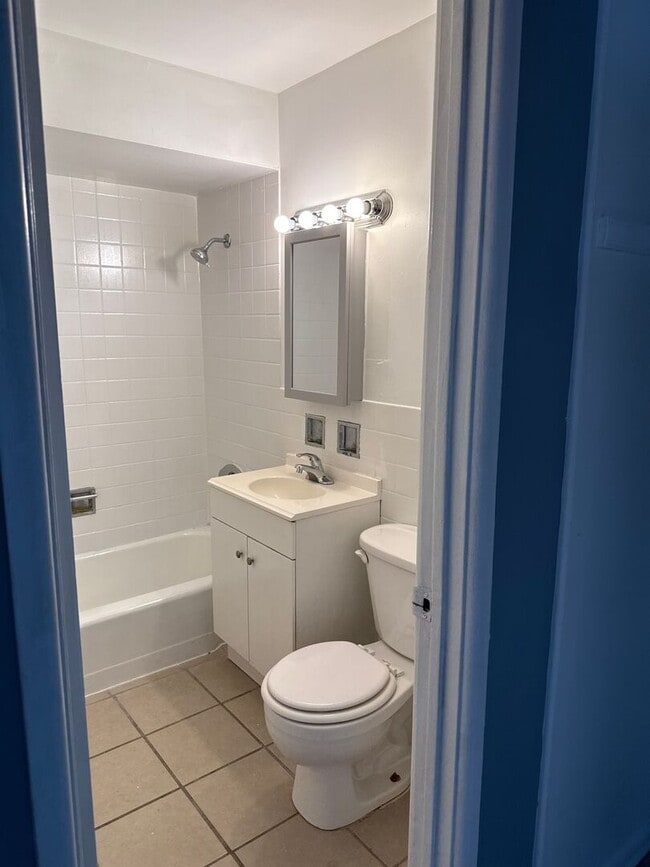 Building Photo - 723 Grant Ave