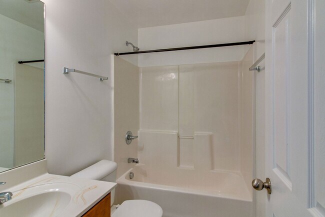 Building Photo - 988 Chardea Ct