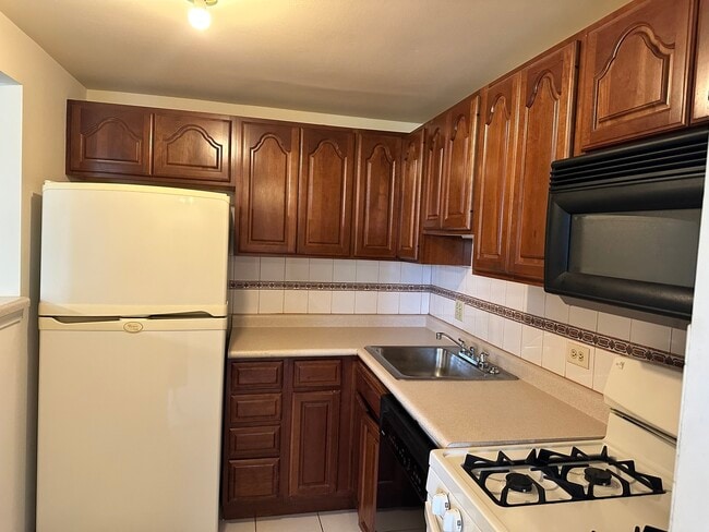Building Photo - 1460 Fairlane Dr