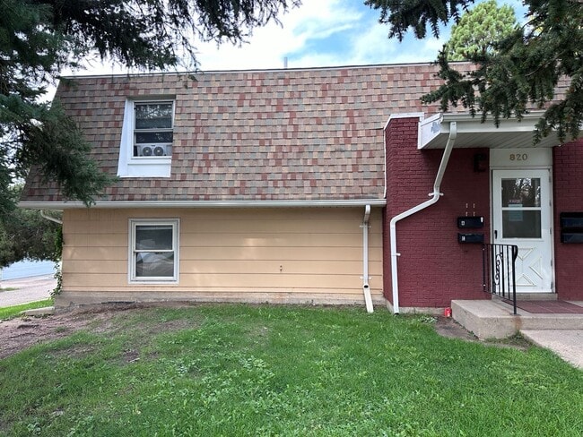 Building Photo - 820 Hot Springs Ave