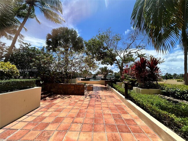 Building Photo - 5600 Collins Ave