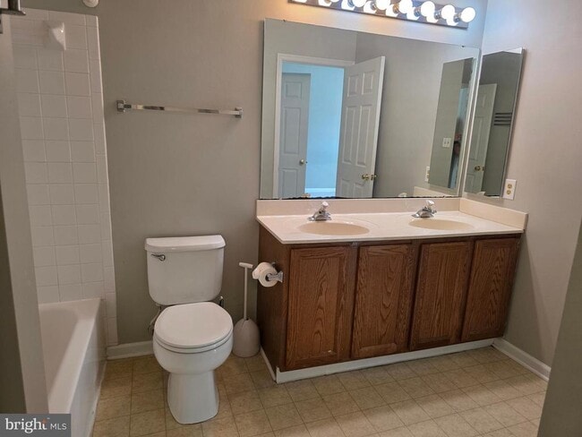 Building Photo - 705 Pine Drift Dr
