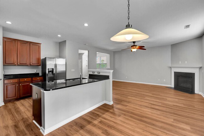 Building Photo - Spacious 3 Bedroom home in Mckwen!
