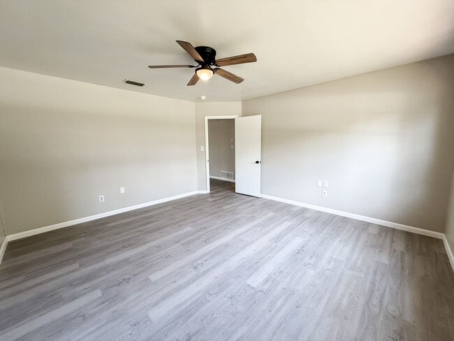 Building Photo - 3331 NW 27th Ave