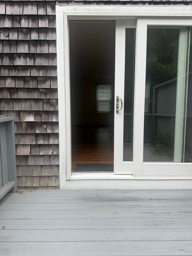 Building Photo - 303 Twin Lakes Dr