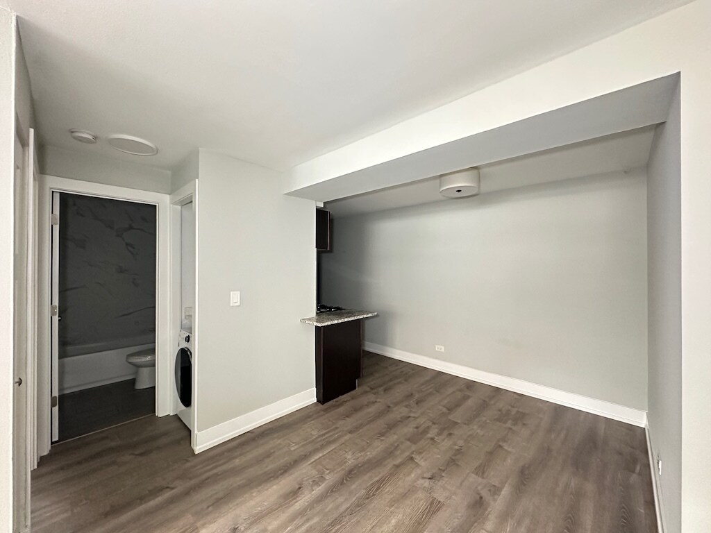 Building Photo - 509 W Barry Ave