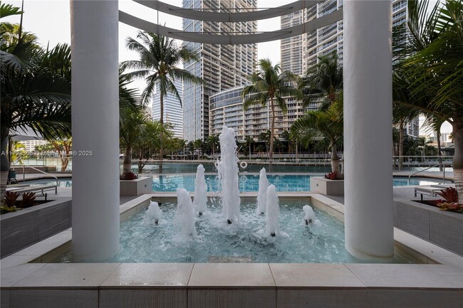 Building Photo - 901 Brickell Key Blvd