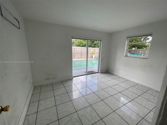 Building Photo - 5751 SW 38th Ct