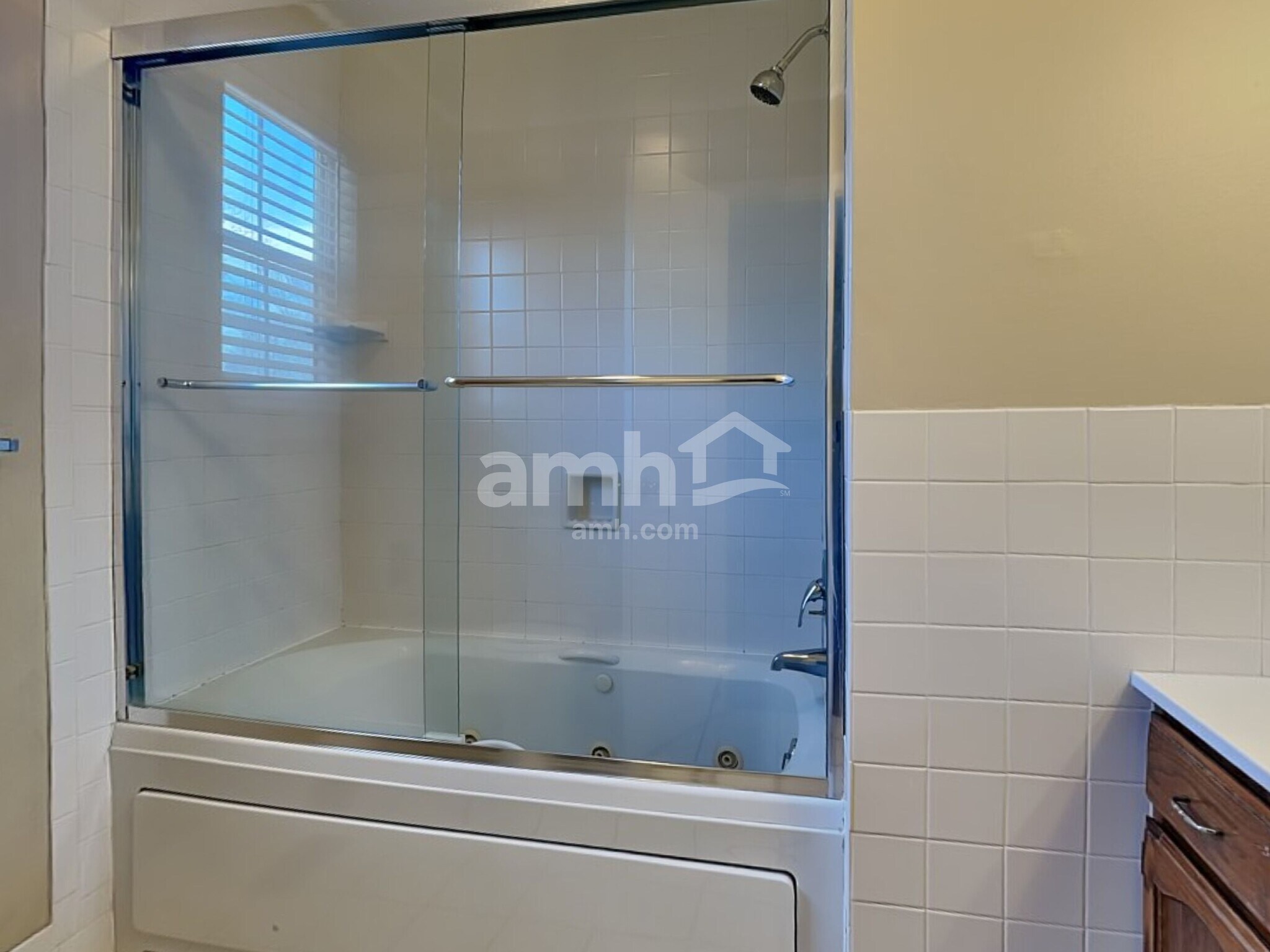 Building Photo - 5721 Jamaica Ln