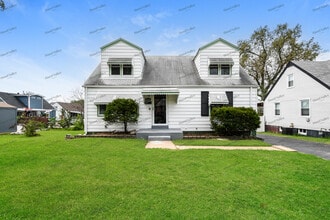 Building Photo - 9818 Iveland Dr