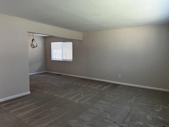 Building Photo - 2035 Dorsch Rd