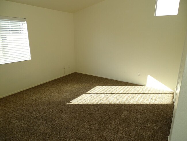 Building Photo - Well Kept One Story North Las Vegas Cul De...