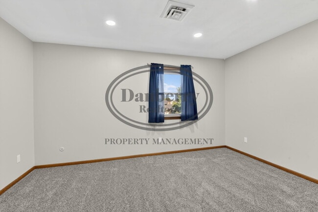 Building Photo - 3018 Gleneagle Dr