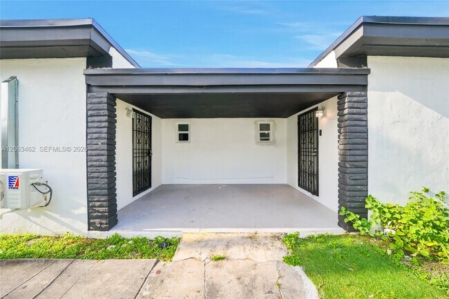 Building Photo - 6920 NW 6th Ct