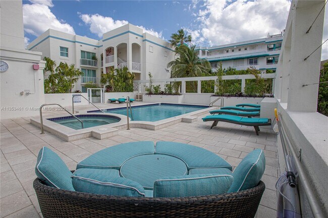 Building Photo - 9172 Collins Ave