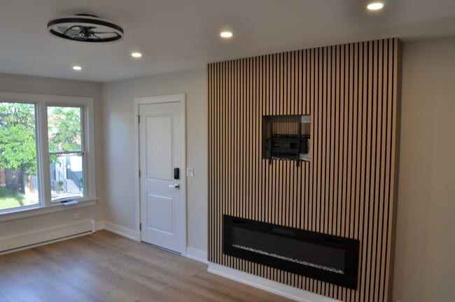 Building Photo - 2720 N Menard Ave