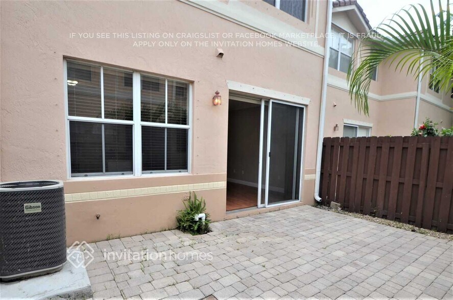 Building Photo - 12315 SW 125th Ct