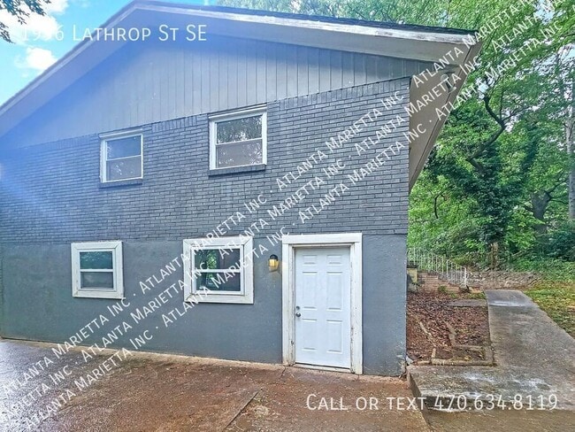 Building Photo - 1996 Lathrop St SE