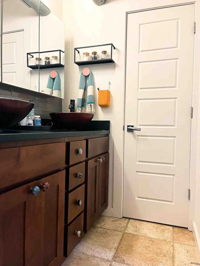 Building Photo - "Charming 2-Bed, 1.5-Bath Condo with Grani...