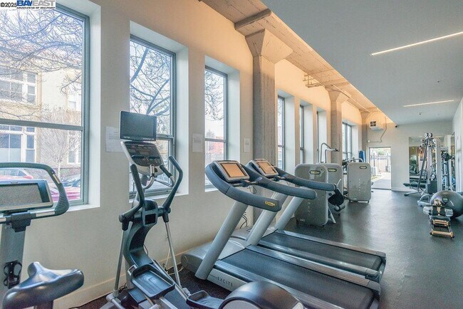 Building Photo - 1001 46th St