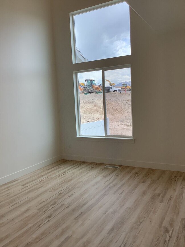 Building Photo - FREE FIRST MONTH'S RENT - New Construction Townhome Located in Prime Saratoga Springs Location.