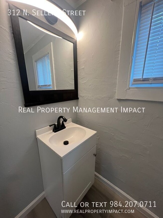 Building Photo - 312 N Sellers St