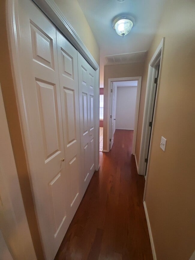 Building Photo - PRELEASING FOR EARLY MARCH! (3) Bed/(2) Bath NE Norman!