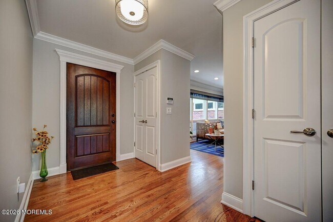 Building Photo - 117 Elm Ln