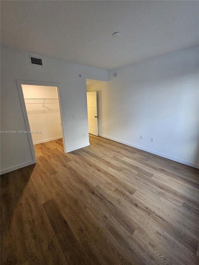 Building Photo - 1650 NE 124th St