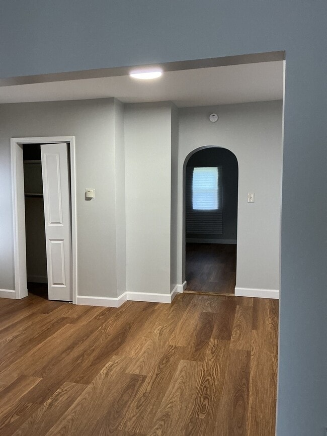 Building Photo - 426 Calumet Blvd