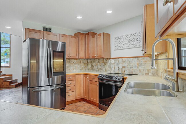 Building Photo - 9752 SE Highborne Way