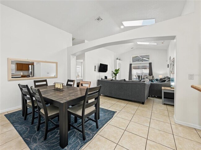 Building Photo - 8105 Santee Dr