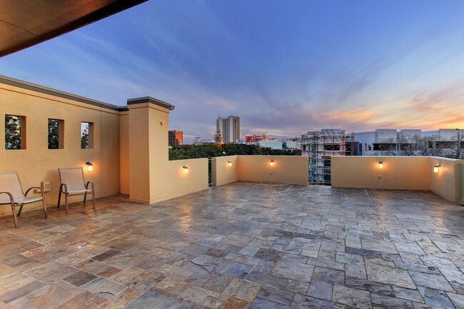 Building Photo - 5002 Milam St