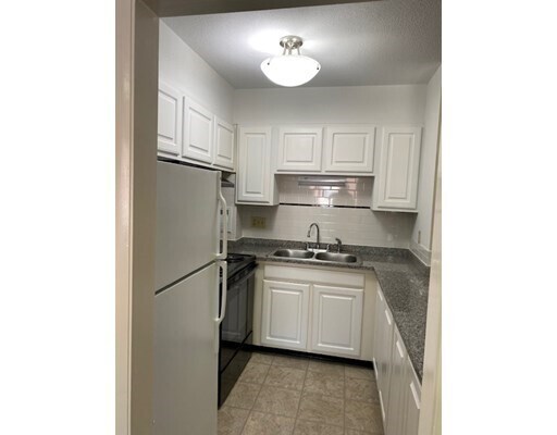 Building Photo - 5 Lakeview Gardens